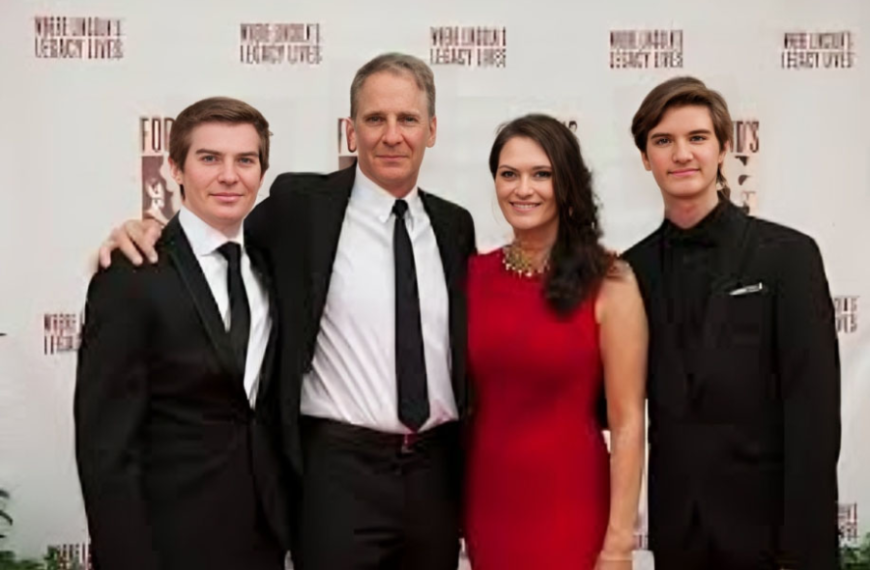 wil bakula
